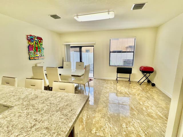 10490 W 33rd Way, Hialeah FL 33018 - Hialeah, FL - Photo 3