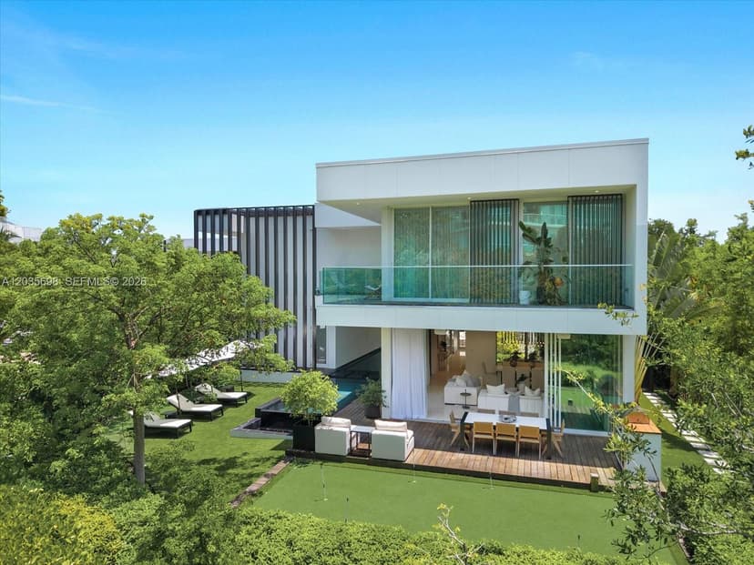 810 W 47 CT, Miami Beach FL 33140