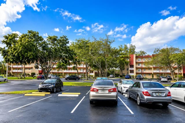 1050 Country Club Drive # 303, Margate FL 33063 - Margate, FL - Photo 2