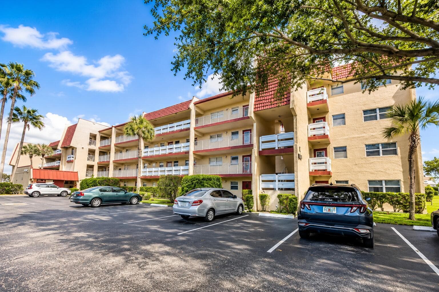 1050 Country Club Drive # 303, Margate FL 33063 - Margate, FL - Photo 1