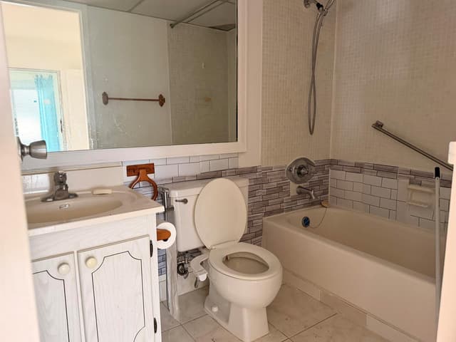 355 Brittany H, Delray Beach FL 33446 - Delray Beach, FL - Photo 6
