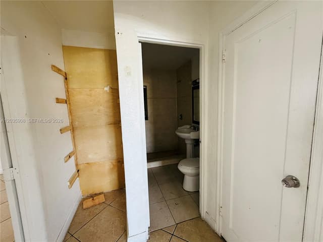 1550 E 10th Ave, Hialeah FL 33010 - Hialeah, FL - Photo 7