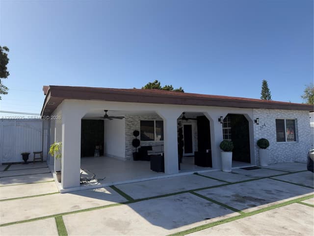 224 E 42nd St, Hialeah FL 33013 - Hialeah, FL - Photo 2