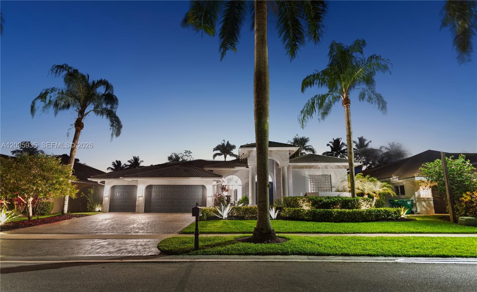 11021 Redhawk St, Plantation FL 33324