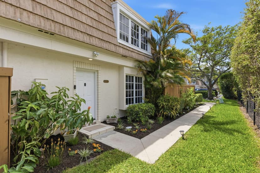 11588 Winchester Drive, Palm Beach Gardens FL 33410