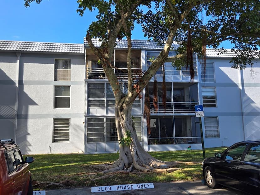 8390 Sands Point Boulevard # F209, Tamarac FL 33321
