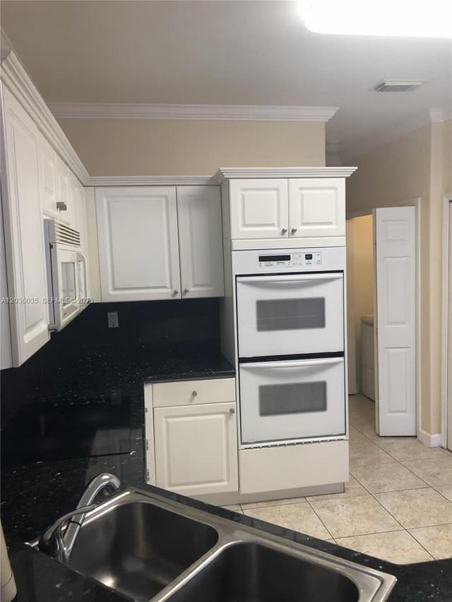11253 NW 47th Ln, Doral FL 33178 - Doral, FL - Photo 2