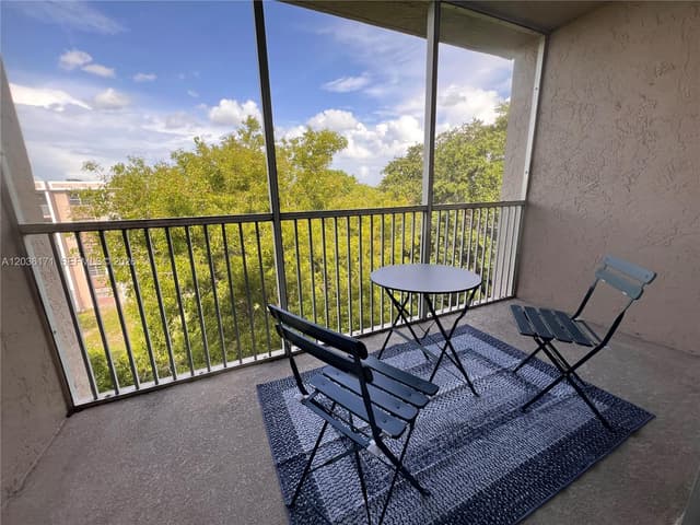 1075 Riverside Dr # 505, Coral Springs FL 33071 - Coral Springs, FL - Photo 2