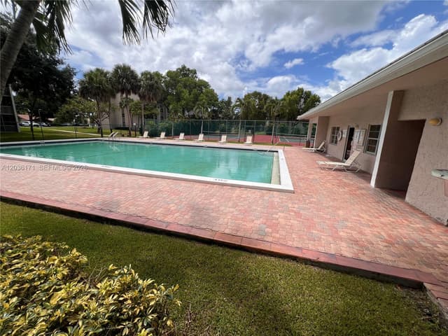 1075 Riverside Dr # 505, Coral Springs FL 33071 - Coral Springs, FL - Photo 3