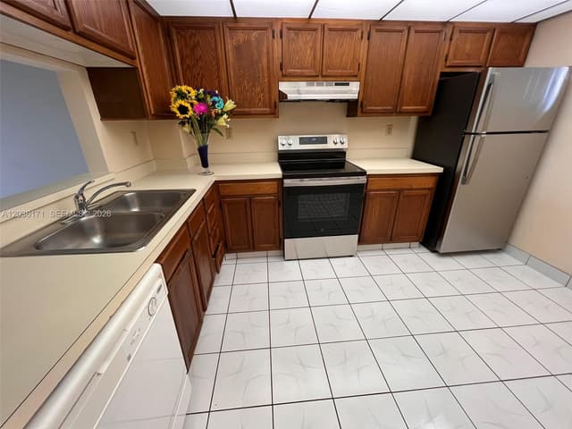 1075 Riverside Dr # 505, Coral Springs FL 33071 - Coral Springs, FL - Photo 4
