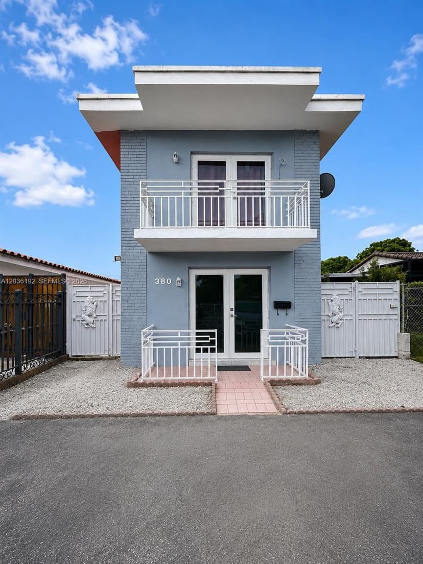 380 W 45th St, Hialeah FL 33012