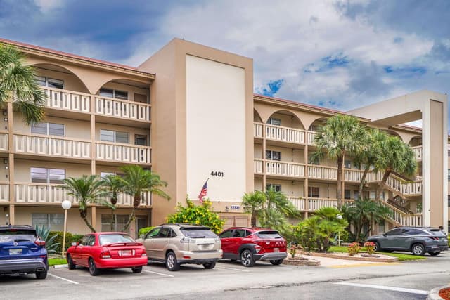 4401 Martinique Court # D2, Coconut Creek FL 33066 - Coconut Creek, FL - Photo 2