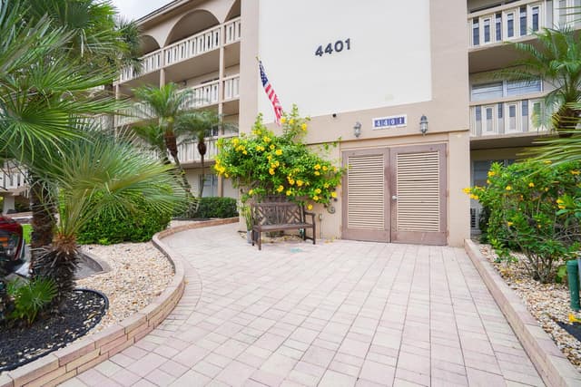 4401 Martinique Court # D2, Coconut Creek FL 33066 - Coconut Creek, FL - Photo 4
