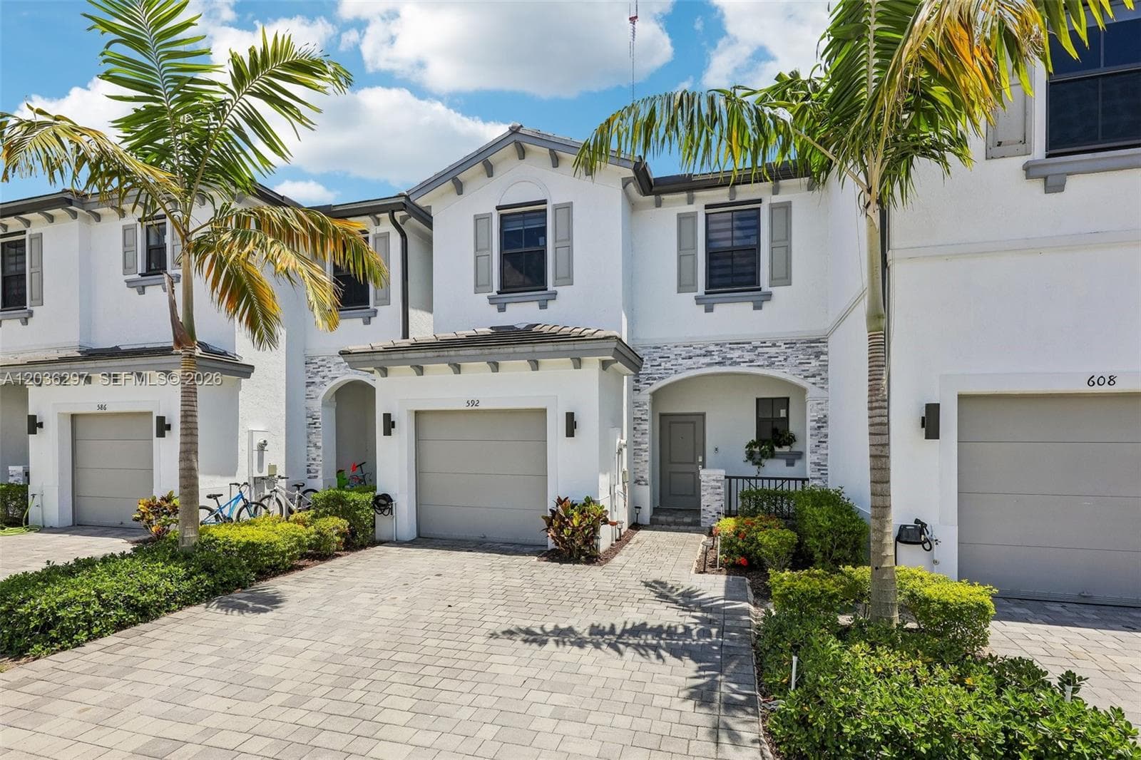 592 NW 203rd Ter, Miami Gardens FL 33169