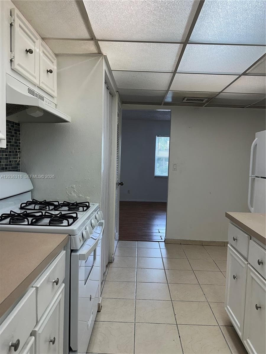 18101 NW 68th Ave # B201, Hialeah FL 33015 - Hialeah, FL - Photo 1