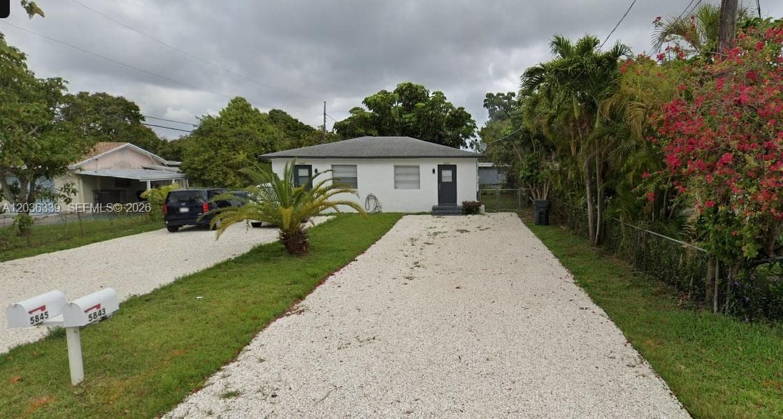 5843 Harding St, Hollywood FL 33021