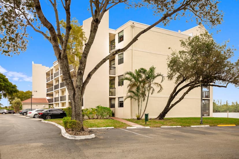 118 Lake Emerald Drive # 110, Oakland Park FL 33309