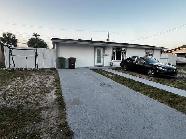 1271 W 79th St, Hialeah FL 33014 - Hialeah, FL - Photo 2