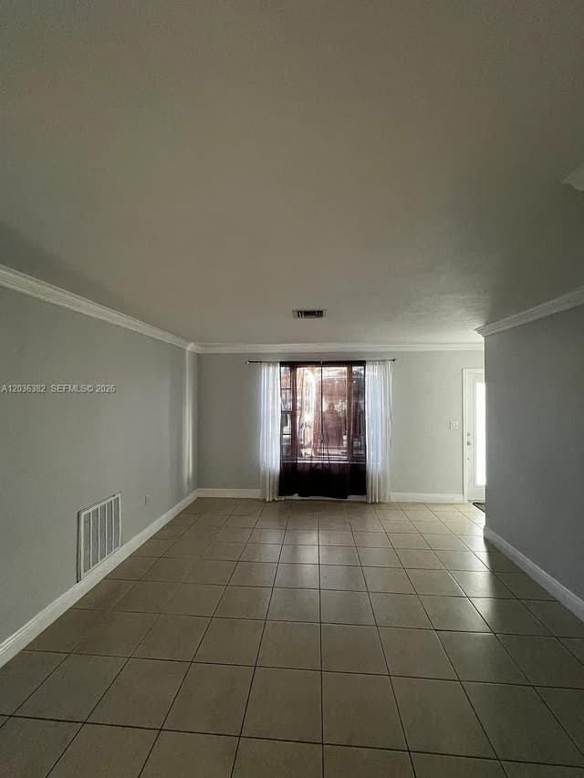 1271 W 79th St, Hialeah FL 33014 - Hialeah, FL - Photo 7