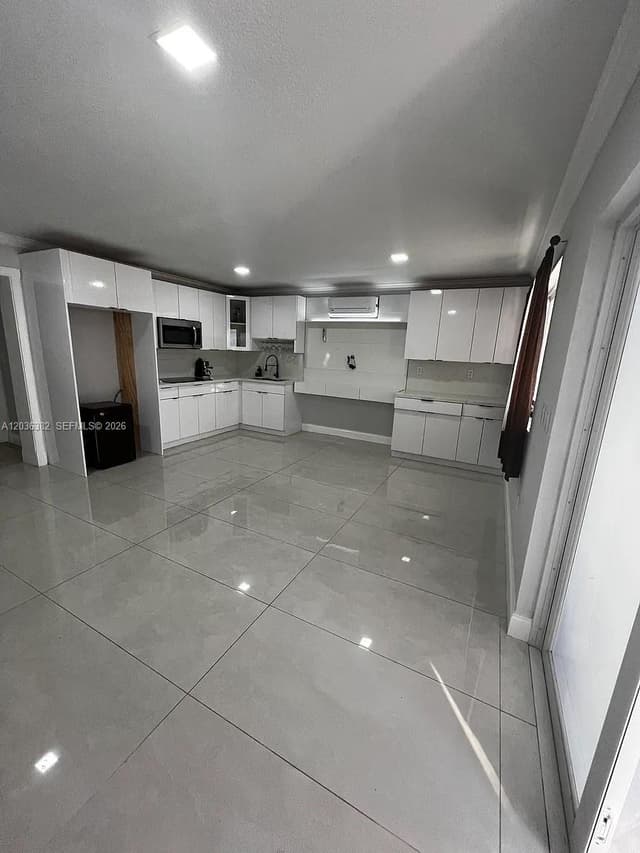 1271 W 79th St, Hialeah FL 33014 - Hialeah, FL - Photo 3