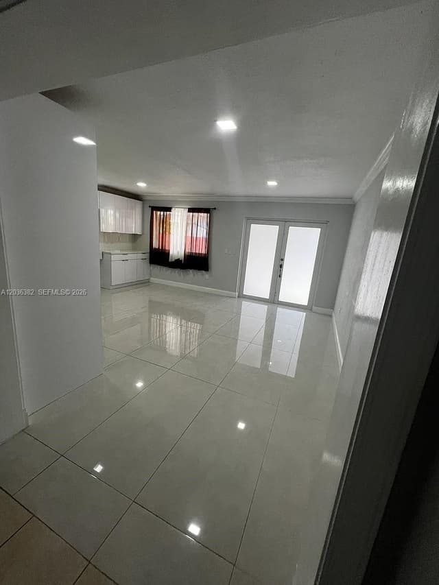 1271 W 79th St, Hialeah FL 33014 - Hialeah, FL - Photo 5