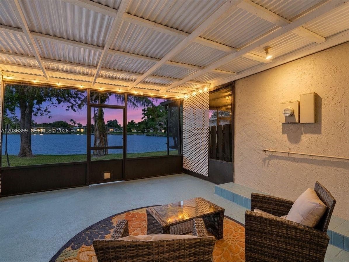 8902 Palm Tree Ln # 8902, Pembroke Pines FL 33024