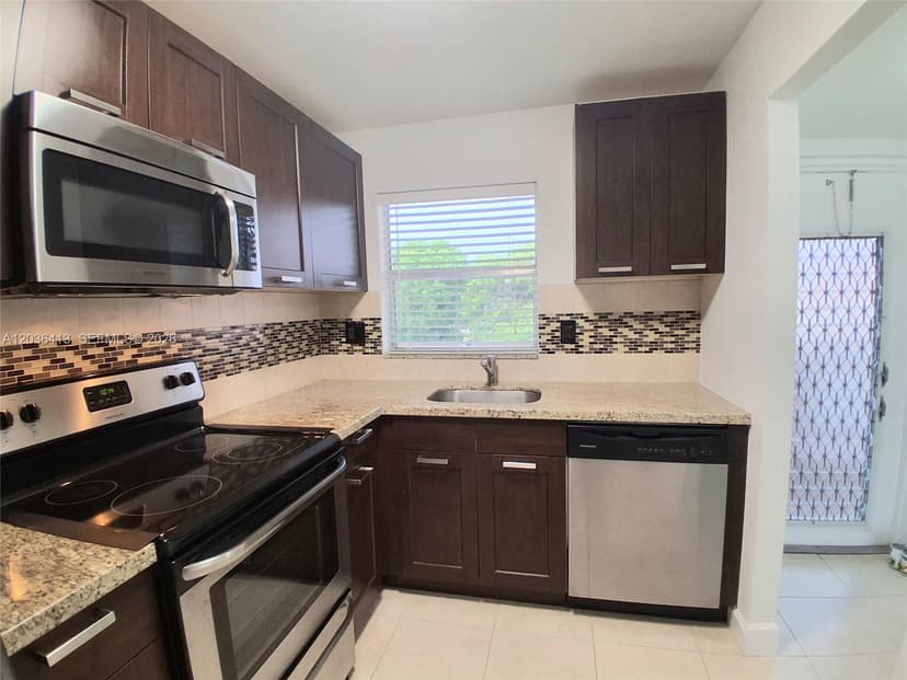 9460 Sunrise Lakes Blvd # 309, Sunrise FL 33322
