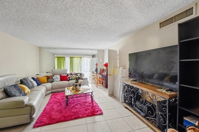 6061 N Falls Cir # 110, Lauderhill FL 33319 - Lauderhill, FL - Photo 7