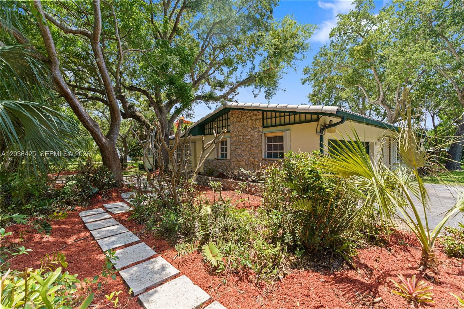 15200 SW 88th Ave, Palmetto Bay FL 33157 - Palmetto Bay, FL - Photo 1