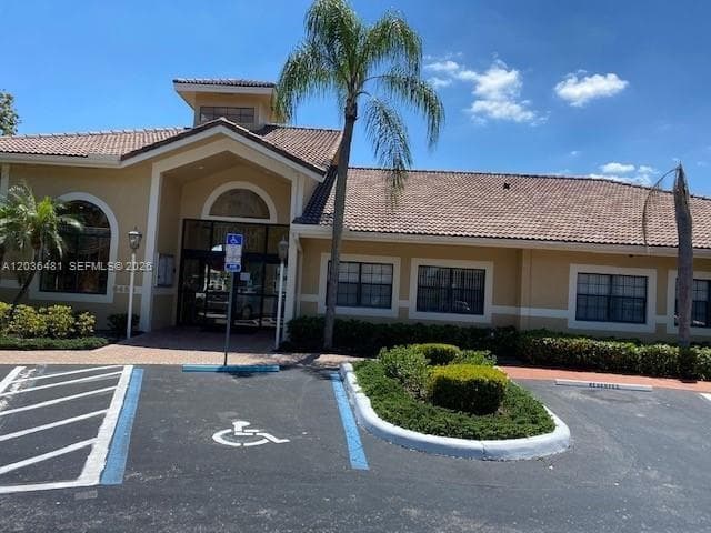 300 W Palm Cir W # 208, Pembroke Pines FL 33025