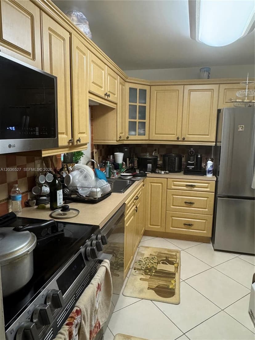 8625 NW 8th St # 310, Miami FL 33126