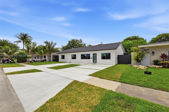 1140 NE 201st Ter, Miami FL 33179 - Miami, FL - Photo 5