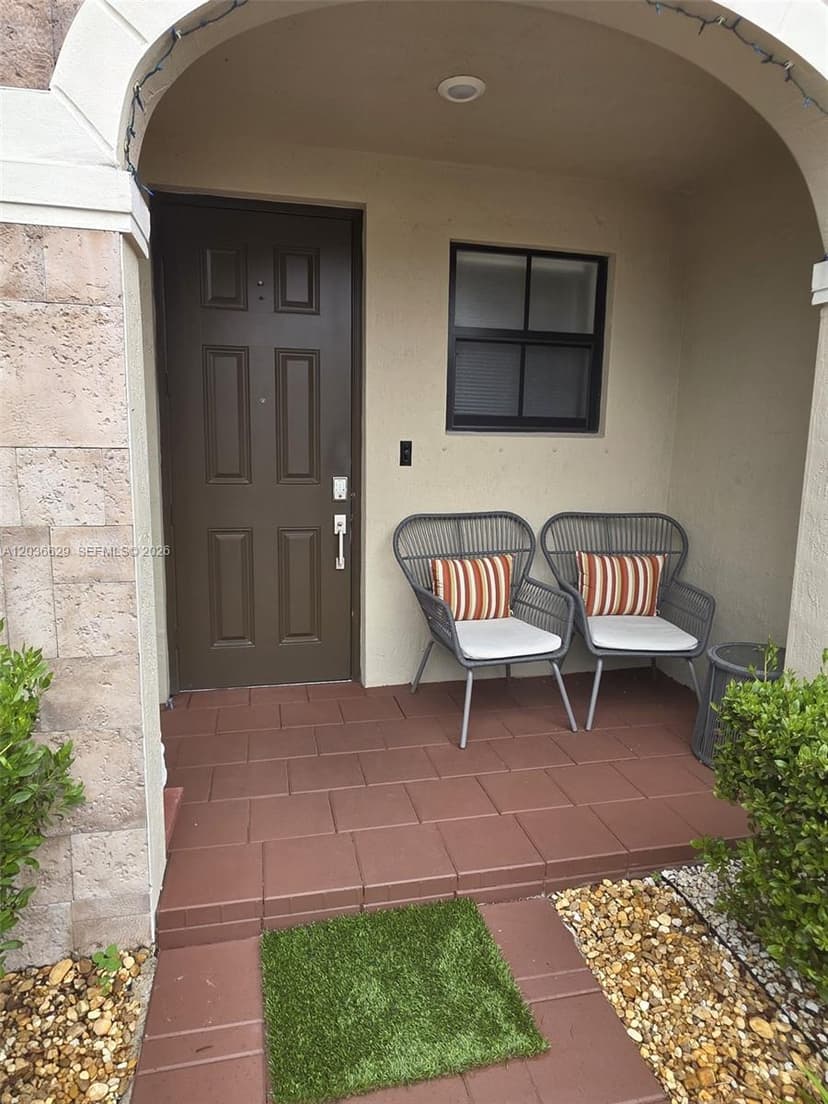 10963 W 32nd Ln, Hialeah FL 33018