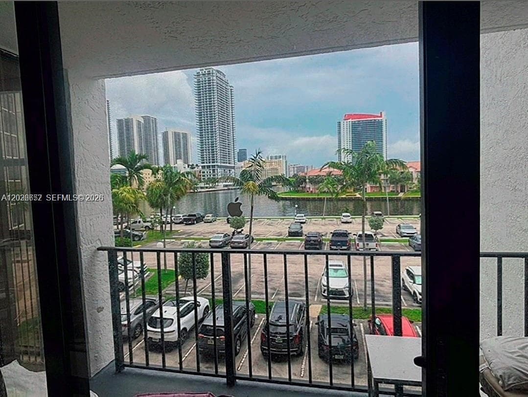 200 Leslie Dr # 324, Hallandale Beach FL 33009 - Hallandale Beach, FL - Photo 1