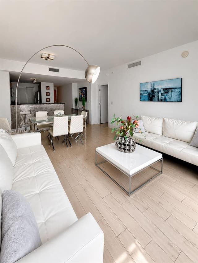 253 NE 2nd St # 3004, Miami FL 33132 - Miami, FL - Photo 3