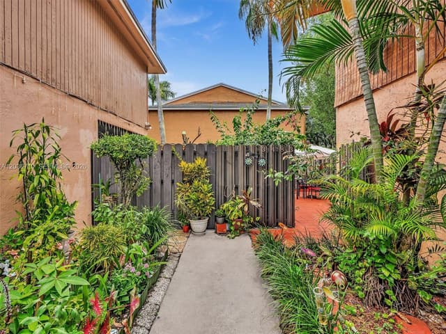 3483 SW 52nd Ave, Pembroke Park FL 33023 - Pembroke Park, FL - Photo 3