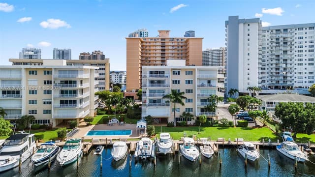 126 Golden Isles Dr # 62A, Hallandale Beach FL 33009 - Hallandale Beach, FL - Photo 4