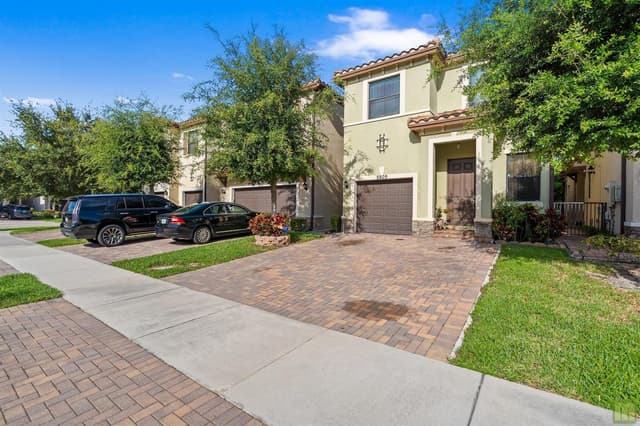 5809 NW 46th Lane, Tamarac FL 33319 - Tamarac, FL - Photo 2