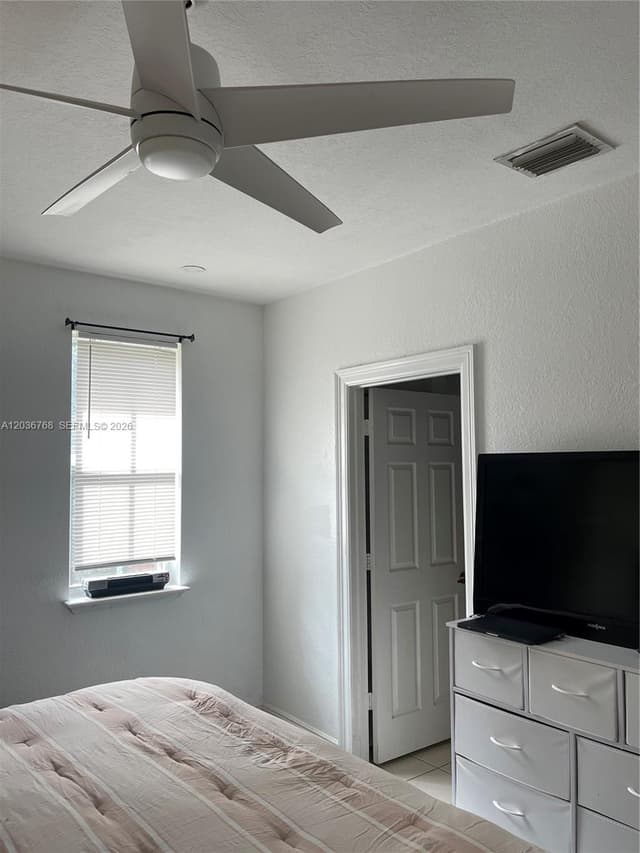 2432 SW 99th Way, Miramar FL 33025 - Miramar, FL - Photo 7