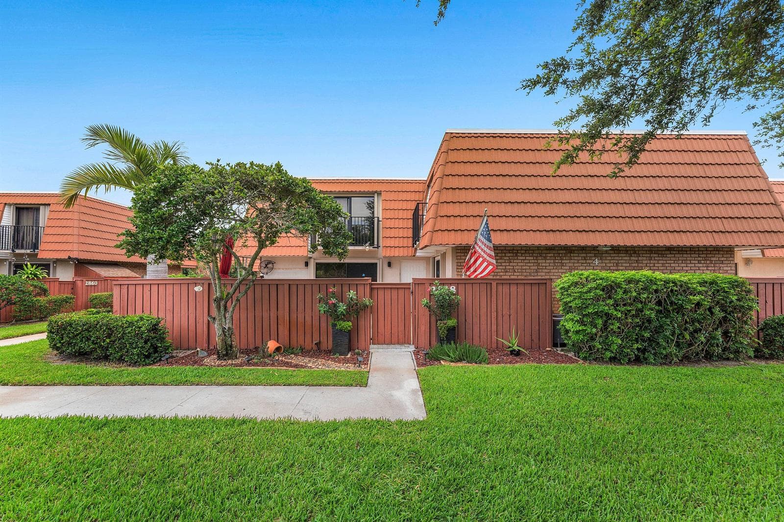 2818 Waterford Drive N, Deerfield Beach FL 33442 - Deerfield Beach, FL - Photo 1