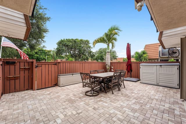 2818 Waterford Drive N, Deerfield Beach FL 33442 - Deerfield Beach, FL - Photo 5