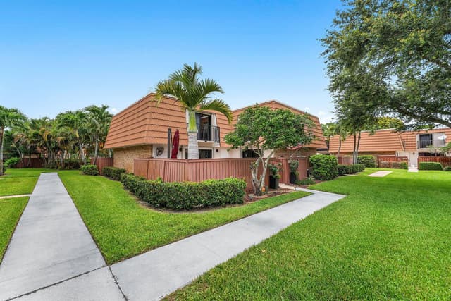 2818 Waterford Drive N, Deerfield Beach FL 33442 - Deerfield Beach, FL - Photo 4