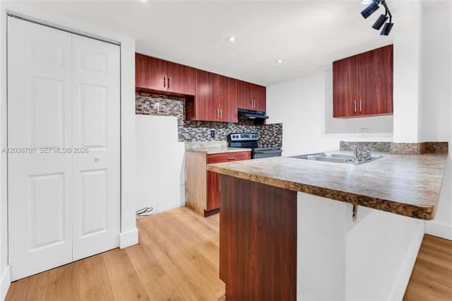 5653 Blueberry CT # 2, Lauderhill FL 33313 - Lauderhill, FL - Photo 3