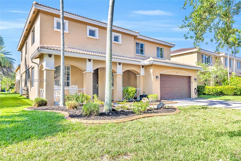945 NW 206th St, Miami Gardens FL 33169