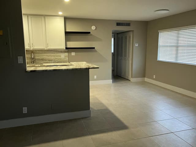 267 Flanders F, Delray Beach FL 33484 - Delray Beach, FL - Photo 3
