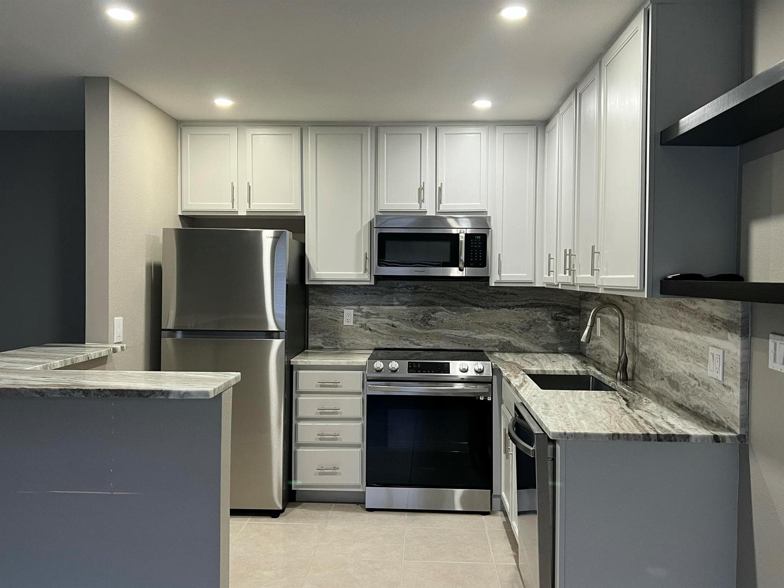 267 Flanders F, Delray Beach FL 33484 - Delray Beach, FL - Photo 1