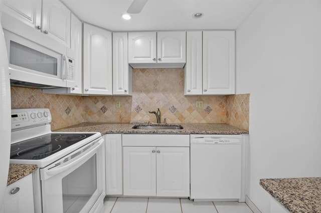 200 Normandy E # 200, Delray Beach FL 33484 - Delray Beach, FL - Photo 7