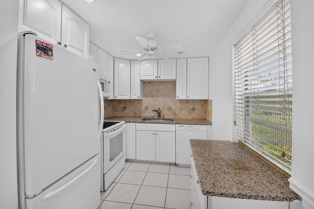 200 Normandy E # 200, Delray Beach FL 33484 - Delray Beach, FL - Photo 5