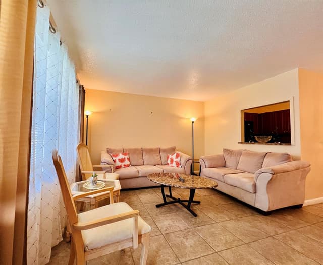 142 Cambridge F, West Palm Beach FL 33417 - West Palm Beach, FL - Photo 4