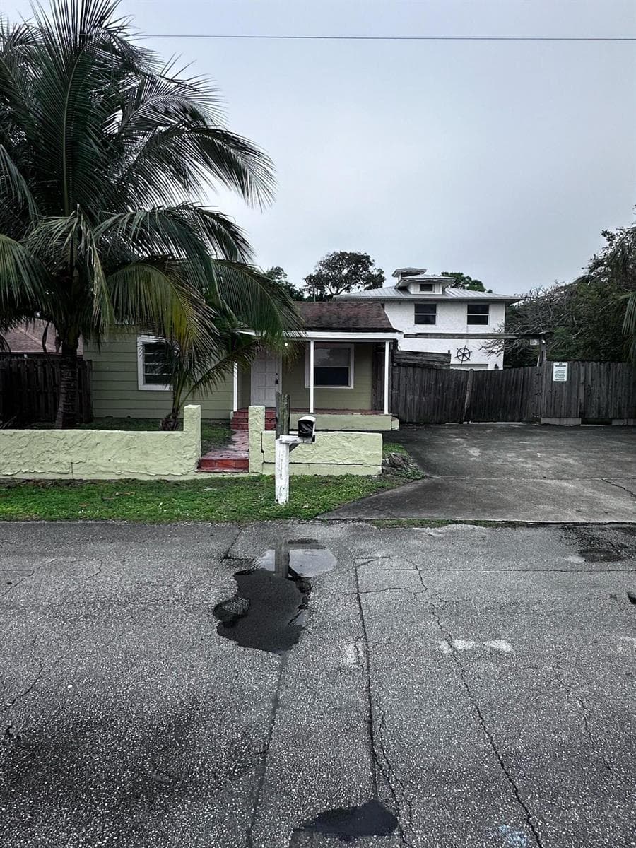 130 NE 4th Avenue, Boynton Beach FL 33435 - Boynton Beach, FL - Photo 1